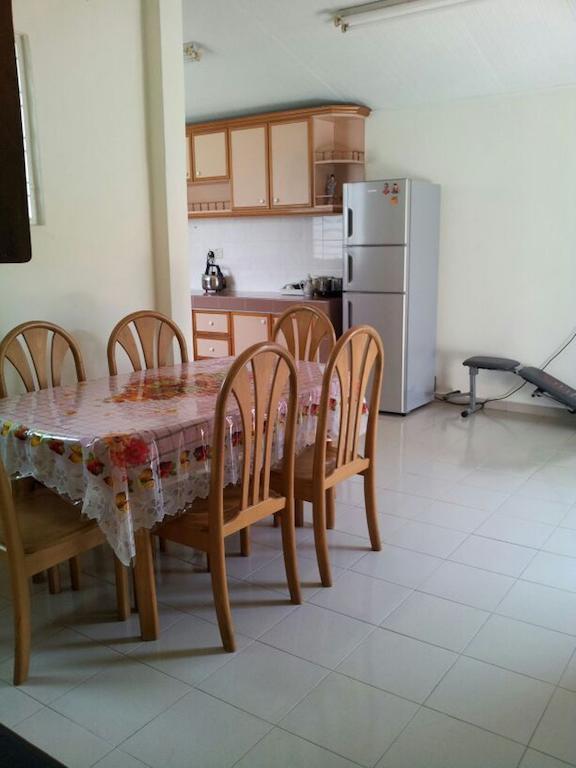 Carols Guesthouse Near Jonker And Satay Celup Malacca Стая снимка